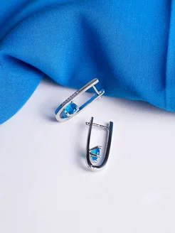 Скидка на Сверкающие серьги с фианитами и голубым камнем