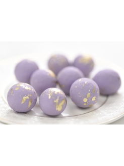 Скидка на Шоколадные яйца с миндалем фиолетовые