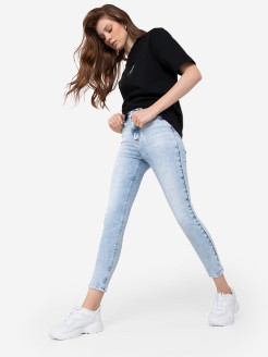 Распродажа Облегающие джинсы Legging
Голубые джинсы выполнены из супер прочного эластичного денима с ярко выраженной зернистой структурой