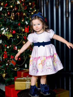Распродажа Платье для девочки выполнено из натуральных материалов, хлопковая подкладка приятна и комфортна к телу